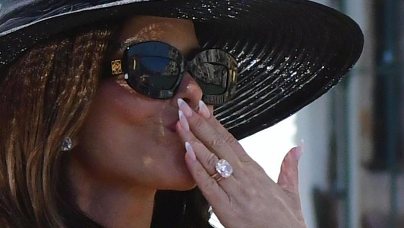 Lauren Sánchez și-a făcut un piercing îndrăzneț pentru nunta cu Jeff Bezos. Cum și-a ”arătat” iubirea pentru miliardar