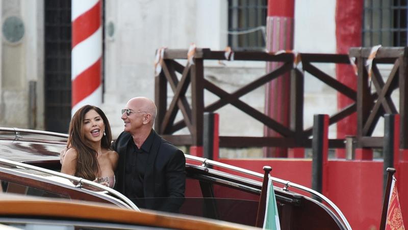 Lauren Sánchez și-a făcut un piercing îndrăzneț pentru nunta cu Jeff Bezos. Cum și-a ”arătat” iubirea pentru miliardar