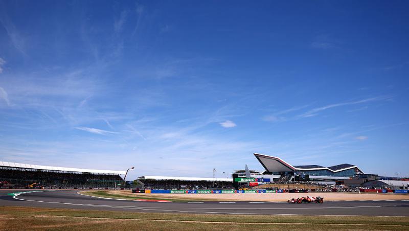 S-au încheiat calificările din Formula 1™ pentru Marele Premiu al Marii Britanii. Max Verstappen în pole position la Silverstone