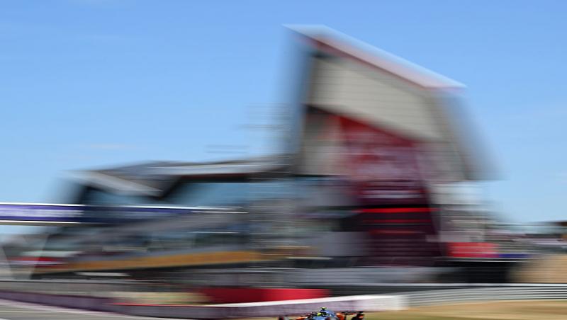 Vezi acum calificările din Formula 1™ pentru Marele Premiu al Marii Britanii.Lupta pentru pole e LIVE în AntenaPLAY și  Antena3CNN