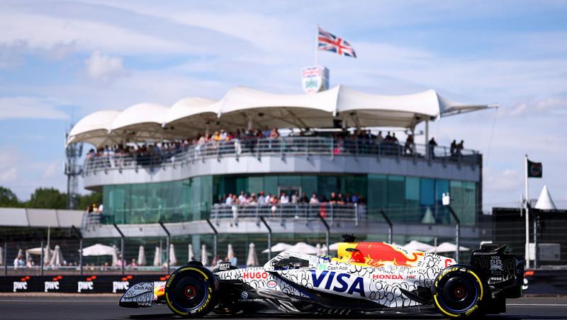 Vezi acum calificările din Formula 1™ pentru Marele Premiu al Marii Britanii.Lupta pentru pole e LIVE în AntenaPLAY și  Antena3CNN