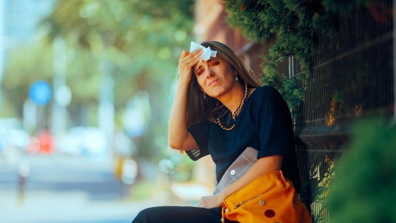 Codul roșu de caniculă se extinde în 15 județe. Bucureștiul intră sub avertizare meteorologică. Cât timp e valabilă