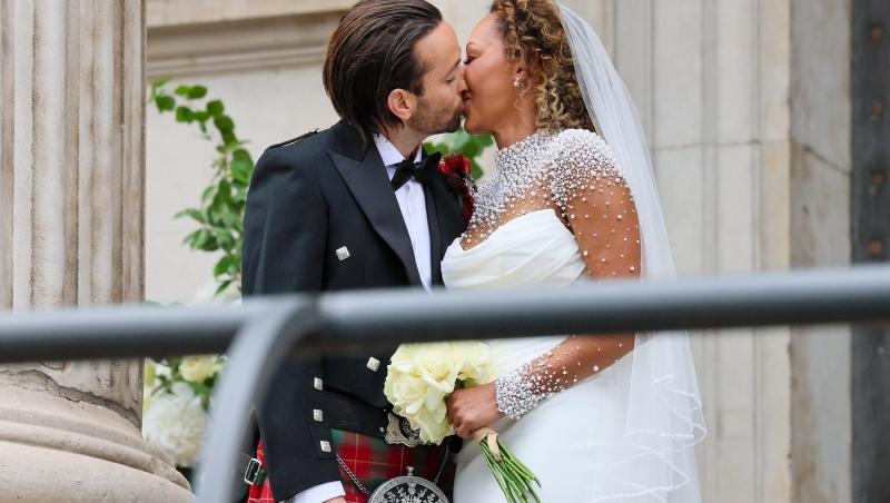 Mel B, fosta Spice Girls, s-a căsătorit pentru a treia oară. Ce rochie de mireasă a ales la nunta cu iubitul mai tinerel