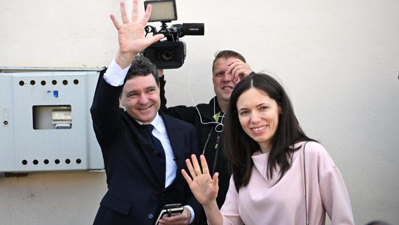 Cu cine s-a iubit Nicușor Dan înainte să o cunoască pe mama copiilor săi, Mirabela Grădinaru. Au avut o relație secretă