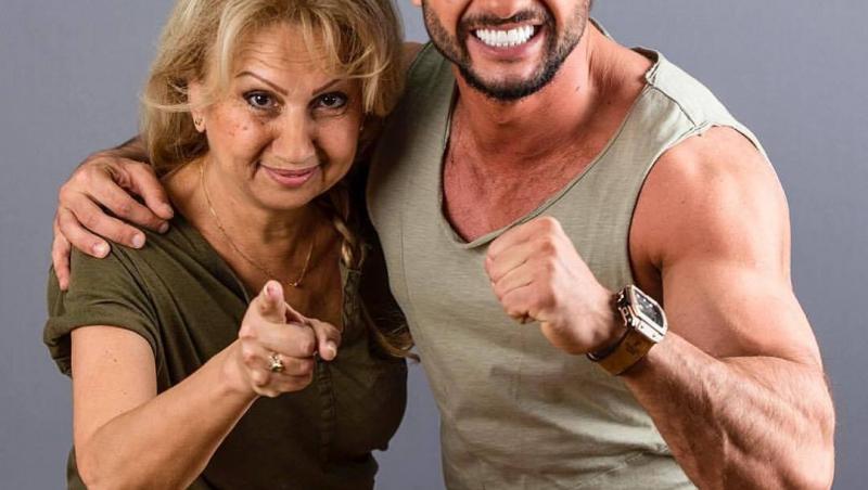 Dorian Popa, imagine rară alături de logodnica lui. Cât de bine arată Andreea într-un costum de baie animal print