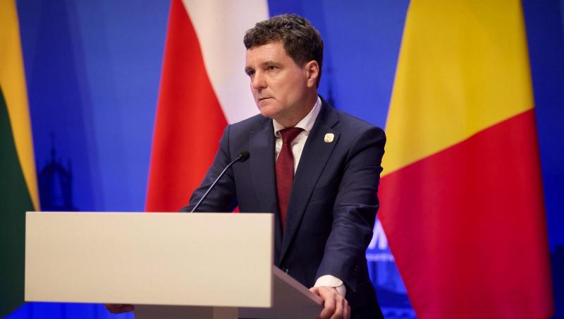 Imaginile cu Nicușor Dan în pijama și papuci de casă, care au stârnit reacții aprinse. Cum a fost surprins Președintele României