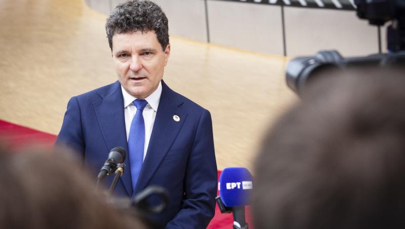 Imaginile cu Nicușor Dan în pijama și papuci de casă, care au stârnit reacții aprinse. Cum a fost surprins Președintele României