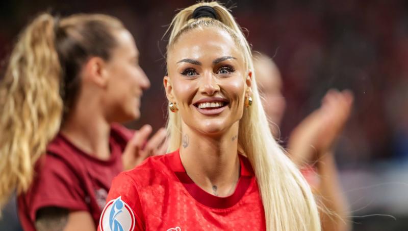 Cum arată acum cea mai frumoasă fotbalistă din lume, după ce a apelat la ajutorul medicului estetician. Sportiva, de nerescunocut