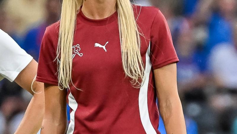 Cum arată acum cea mai frumoasă fotbalistă din lume, după ce a apelat la ajutorul medicului estetician. Sportiva, de nerescunocut