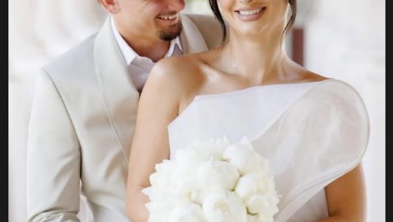 Răzvan Marin s-a căsătorit civil. Câte ținute a schimbat Crina. Iubita fotbalistului a strălucit în ziua nunții