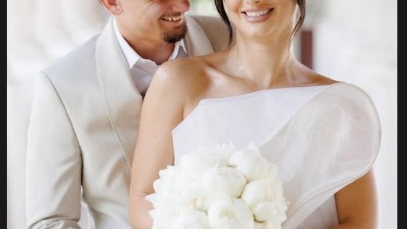 Răzvan Marin s-a căsătorit civil. Câte ținute a schimbat Crina. Iubita fotbalistului a strălucit în ziua nunții