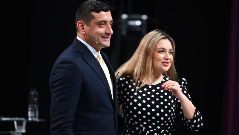 George Simion îmbrăcat într-un costum negru, alături de soția lui, îmbrăcată într-o rochie neagră cu buline albe