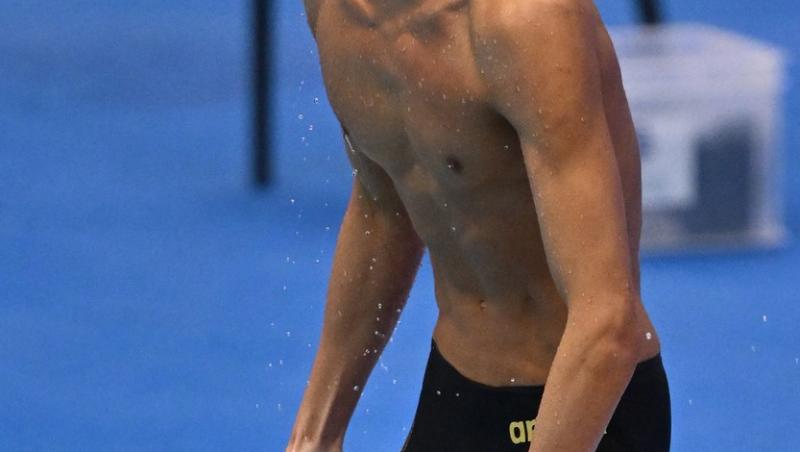 Când revine David Popovici în România, după Campionatul Mondial de la Singapore. Se întoarce în țară cu două medalii de aur