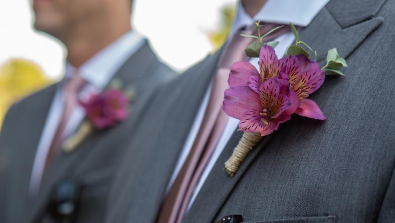 Casting de nași, noul fenomen care ia amploare pe internet. De ce au ajuns românii să își caute părinții spirituali online