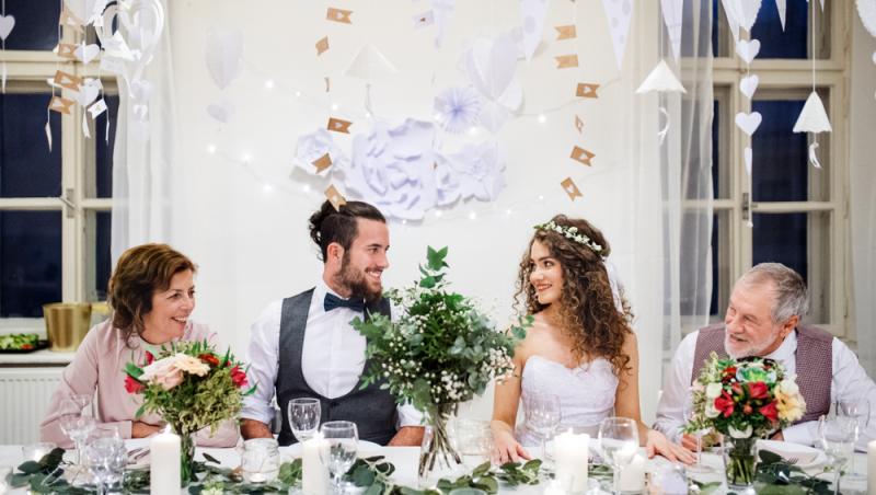 O mireasă a primit o cerință mai puțin obișnuită de la socrii în luna de miere. Internauții au avertizat-o: „Red flag”