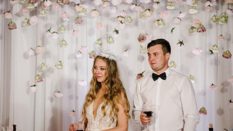 O mireasă a primit o cerință mai puțin obișnuită de la socrii în luna de miere. Internauții au avertizat-o: „Red flag”