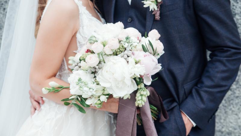 O mireasă a primit o cerință mai puțin obișnuită de la socrii în luna de miere. Internauții au avertizat-o: „Red flag”