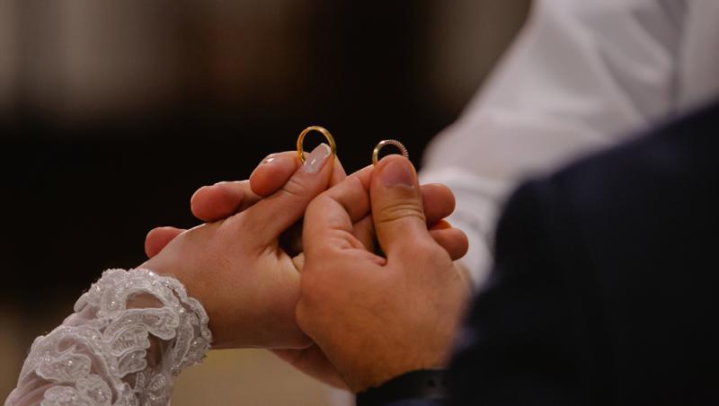 O mireasă a primit o cerință mai puțin obișnuită de la socrii în luna de miere. Internauții au avertizat-o: „Red flag”