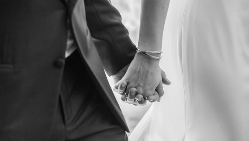 O mireasă a primit o cerință mai puțin obișnuită de la socrii în luna de miere. Internauții au avertizat-o: „Red flag”