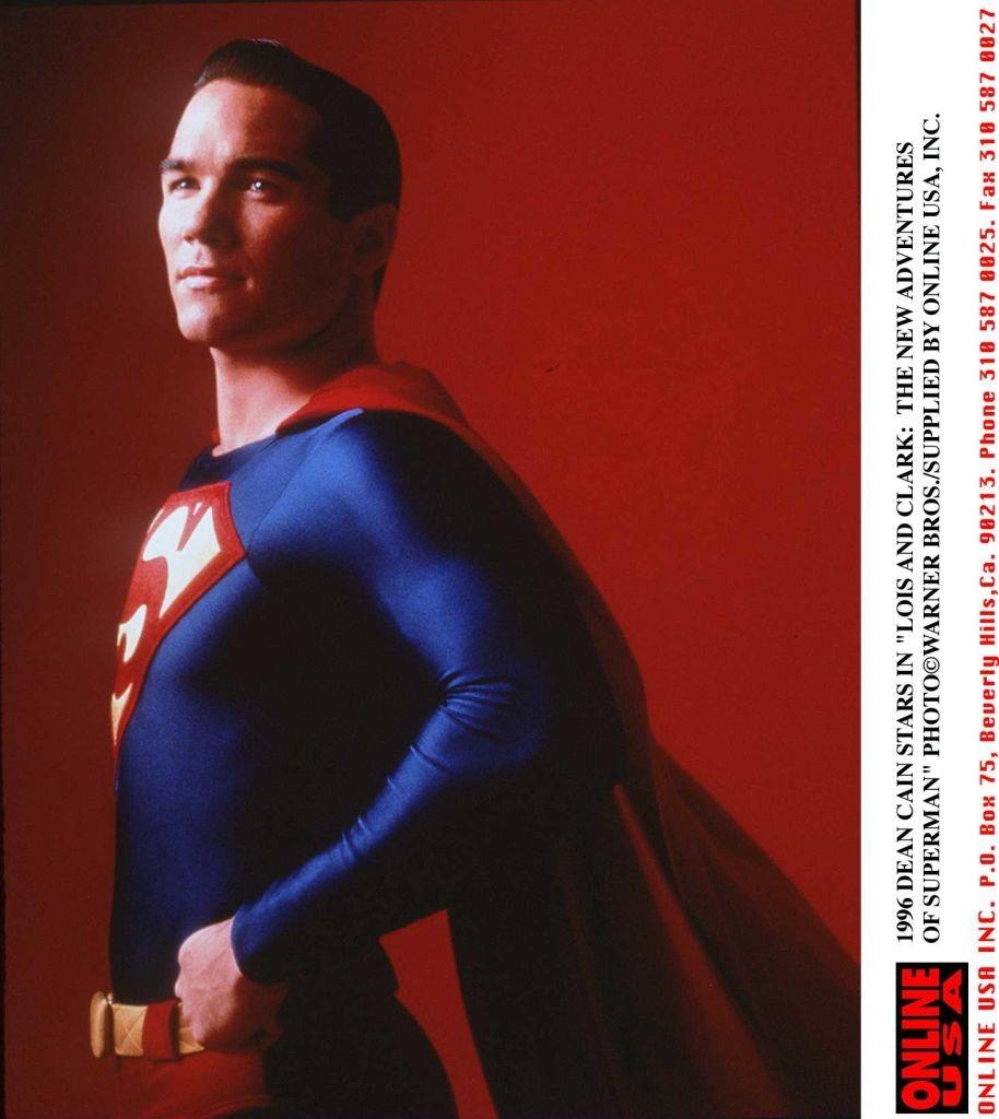 Dean Cain îmbrăcat în Superman