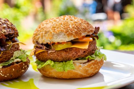 Cum să faci ușor și rapid burgeri vegani de casă