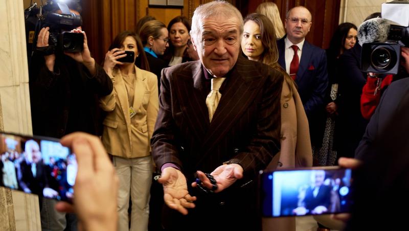 Cum arată Gigi Becali la bustul gol la 67 de ani. Patronul FCSB, asociat cu Hulk Hogan