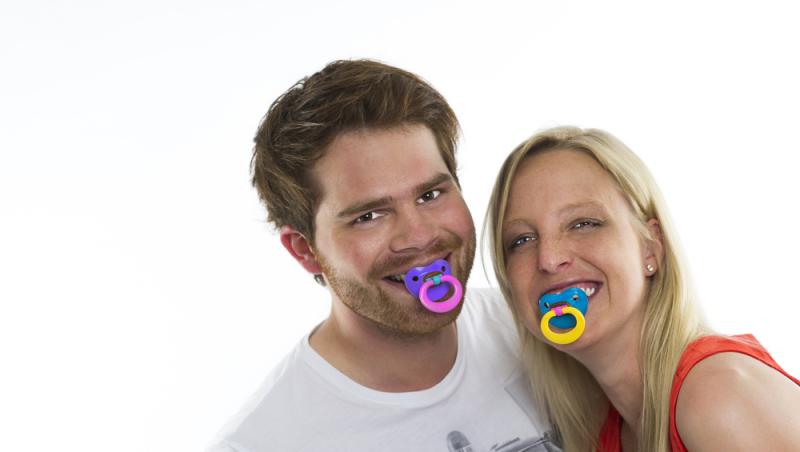 Suzeta pentru adulți care reduce stresul și anxietatea uimește internetul. Cât costă un astfel de produs