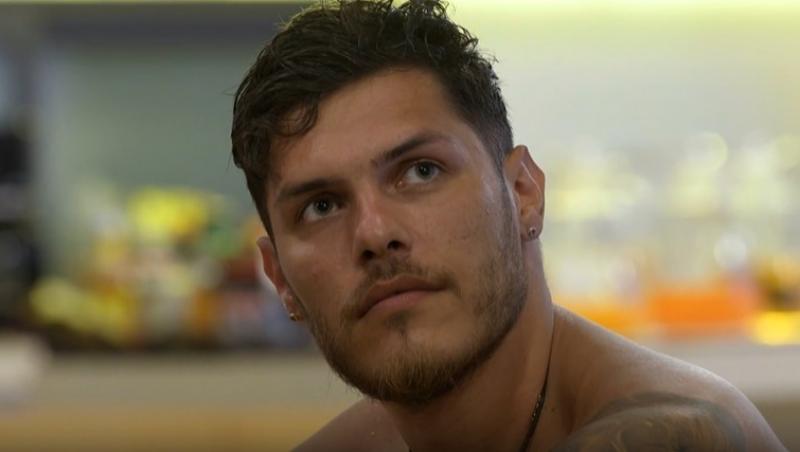 Insula Iubirii, 12 august 2025. Radu Vâlcan a întrerupt petrecerea băieților pentru o discuție în privat. Cum a reacționat Marius