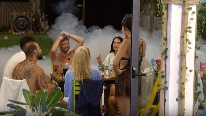 Insula Iubirii, 13 august 2025. Fetele și-au văzut partenerii în ipostaze dure, la bonfire: „Imagini cu impact emoțional puternic”