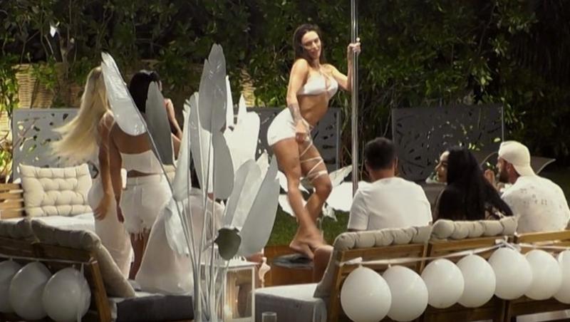 Insula Iubirii, 13 august 2025. O pană de curent a schimbat totul în casa băieților. Ce dorințe ascunse au ieșit la iveală