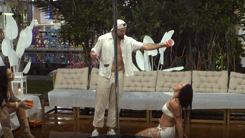 Insula Iubirii, 13 august 2025. O pană de curent a schimbat totul în casa băieților. Ce dorințe ascunse au ieșit la iveală