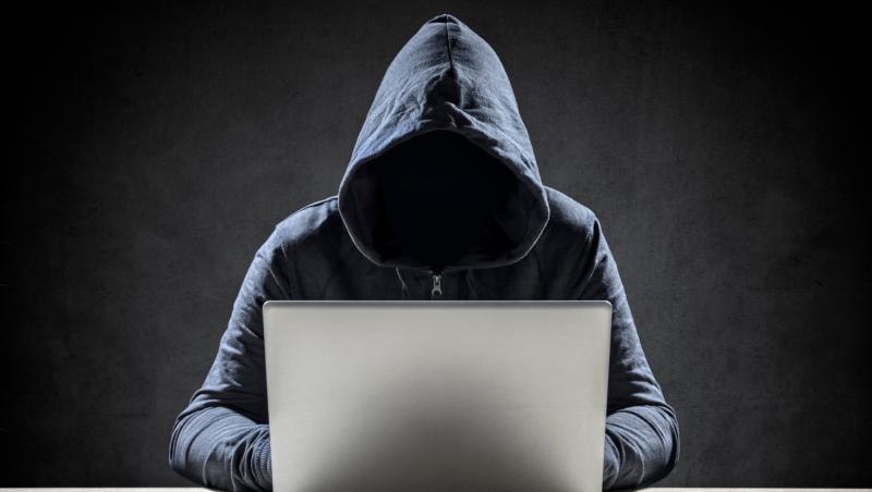 Un hacker care fură date