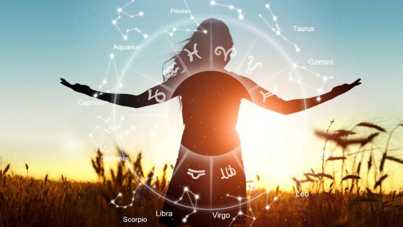 femeie fericita in lantul de cereale si cercul cu zodii din horoscop