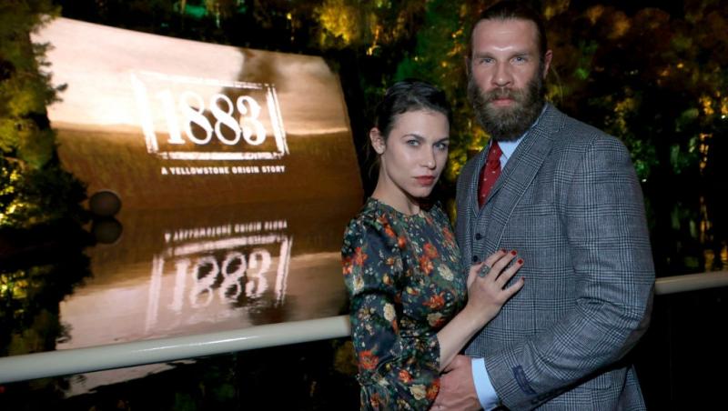 Ana Ularu alături de Marc Rismann, ambii îmbrăcați în ținute elegante