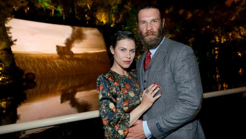 Ana Ularu alături de Marc Rismann, ambii îmbrăcați în ținute elegante