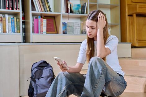 Cum schimbă companionii AI comportamentul adolescenților. Experții trag un semnal de alarmă