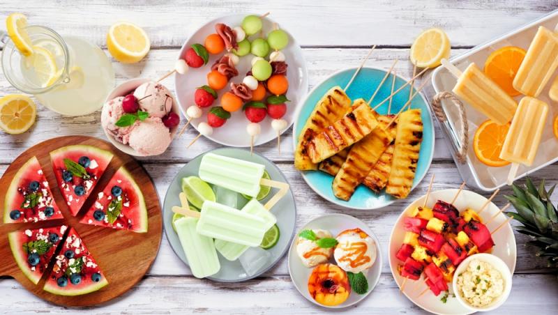 Combinațiile de fructe și diverse tipuri de brânzeturi sunt cele mai răcoritoare și gustoase în timpul verii