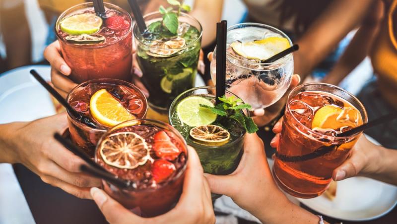 Cocktailurile cu vodka trebuie consumate cu măsură și ocazional pentru a evita intoxicațiile cu alcool