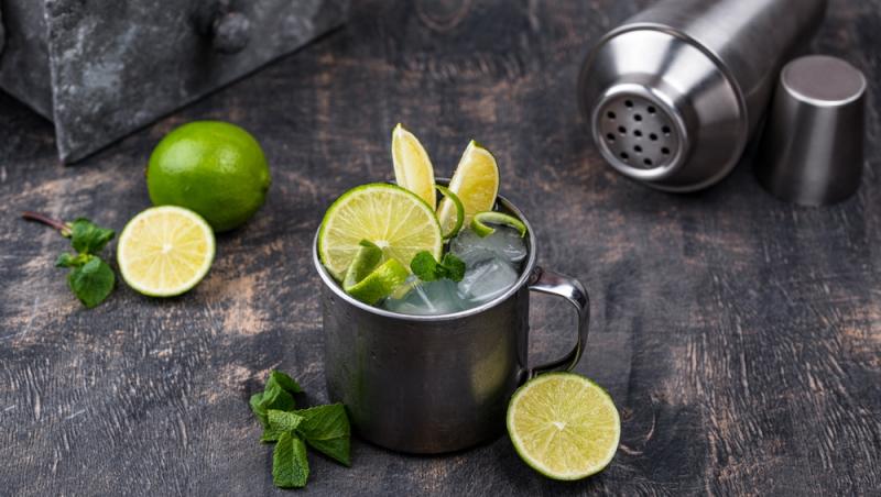 Cocktailuri cu vodkă pe care le poți face foarte simplu acasă. De la variantele clasice la cele inedite