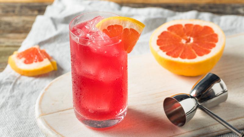 Cocktailuri cu vodkă pe care le poți face foarte simplu acasă. De la variantele clasice la cele inedite