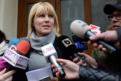 Elena Udrea și fiica ei, asortate în treninguri roz, în timpul unei escapade la munte. Unde au mers alături de Adrian Alexandrov