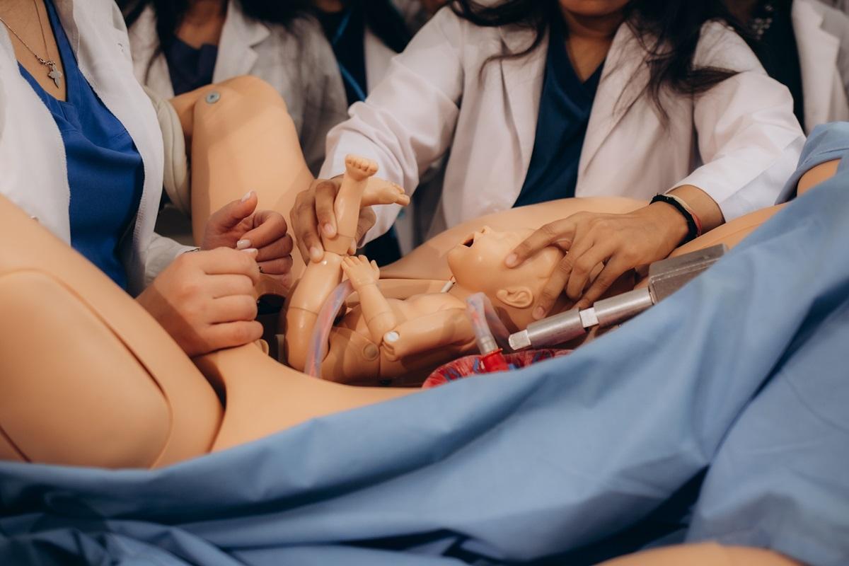 China a dezvăluit primul robot care poate răm&acirc;ne &icirc;nsărcinat. Cum funcționează