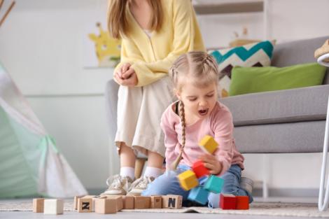 Cum să gestionezi accesele de furie ale copiilor mici