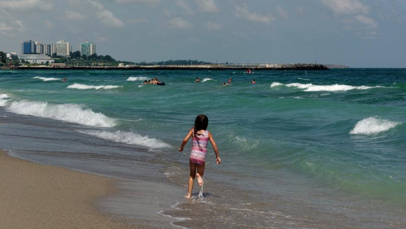 O bacterie periculoasă a contaminat Marea Neagră. Ce este și cum să te ferești de ea