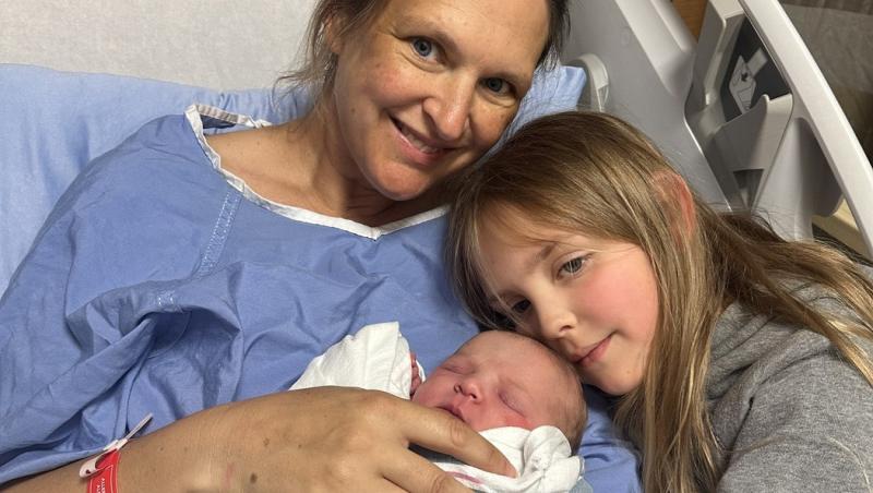 O femeie nu și-a dat seama că era însărcinată până când nu a născut. Cum s-a întors familia din vacanță