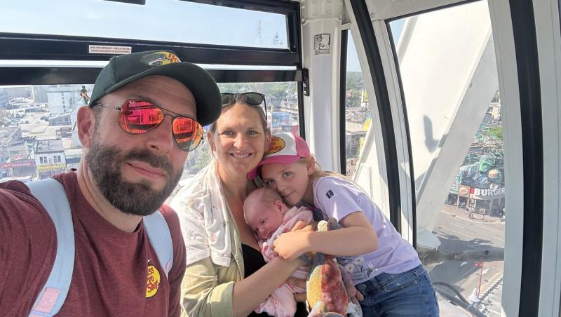 O femeie nu și-a dat seama că era însărcinată până când nu a născut. Cum s-a întors familia din vacanță