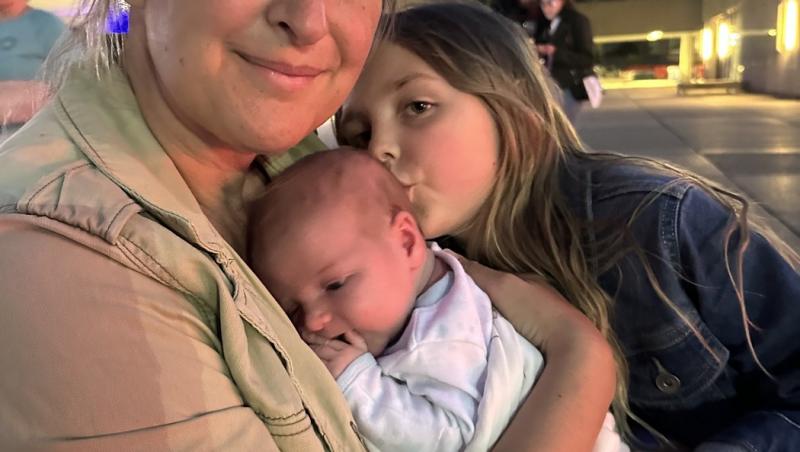 O femeie nu și-a dat seama că era însărcinată până când nu a născut. Cum s-a întors familia din vacanță