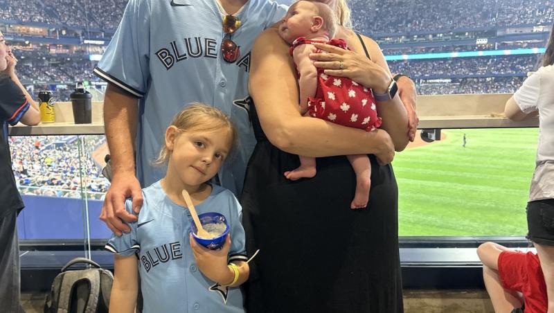 O femeie nu și-a dat seama că era însărcinată până când nu a născut. Cum s-a întors familia din vacanță