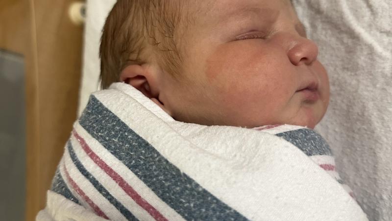 O femeie nu și-a dat seama că era însărcinată până când nu a născut. Cum s-a întors familia din vacanță