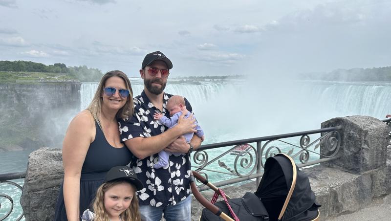 O femeie nu și-a dat seama că era însărcinată până când nu a născut. Cum s-a întors familia din vacanță